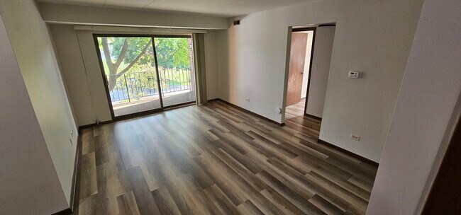 Foto del edificio - 13913 Laramie Ave