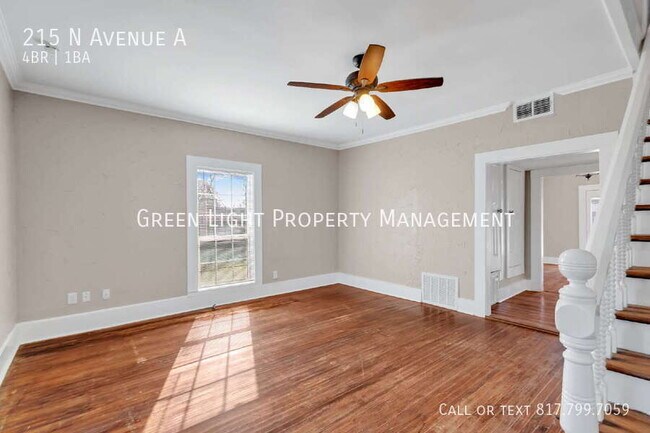 Foto del edificio - 215 N Ave A