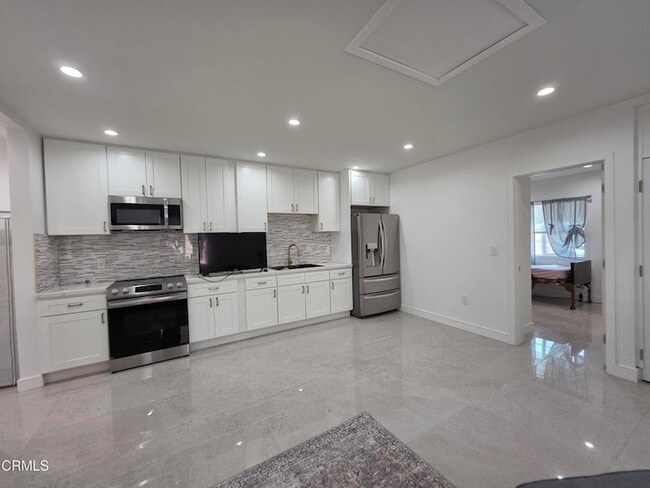 Photo - 16034 San Fernando Mission Boulevard Unit House