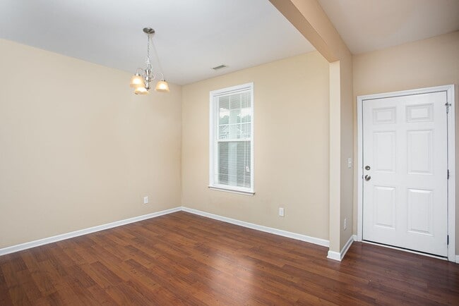 Building Photo - 2 Story Home Minutes from Downtown Raleigh!