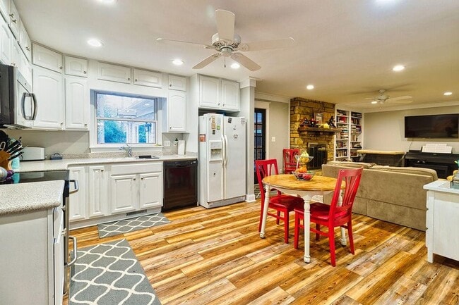 Kitchen - 53 Birdie Dr