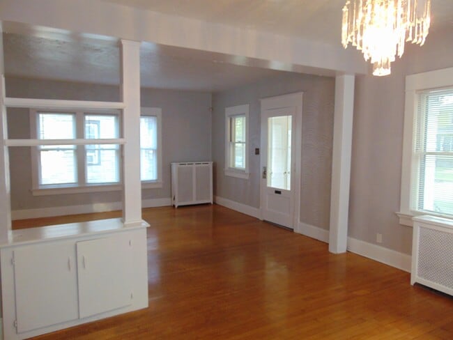 Building Photo - 722 Bond St