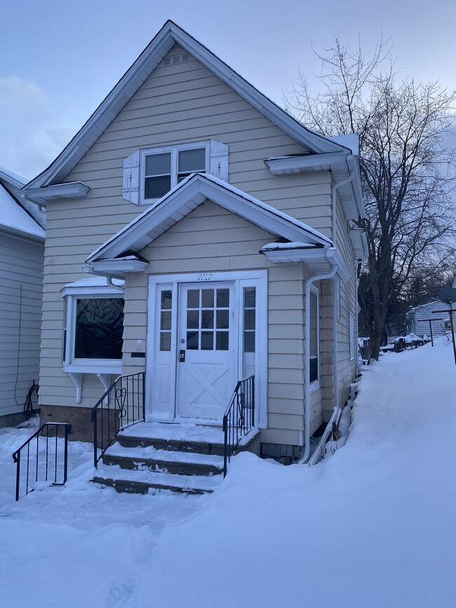 Building Photo - 1107 N 7th Ave E