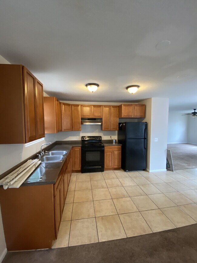 Foto del edificio - "Spacious 4-Bedroom Home with 2 Full Baths...