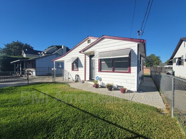Building Photo - 628 Williams St