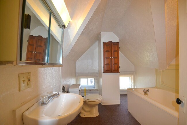 Building Photo - 540 E Buchtel Ave