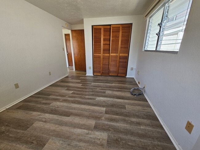 Building Photo - Private One Bedroom. Downstairs unit.