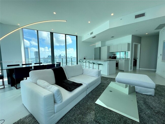 Foto del edificio - 501 NE 31st St