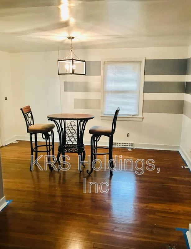 Building Photo - 714 N Pinetta Dr