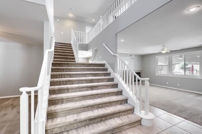 Building Photo - 10432 Holloway Heights Ave