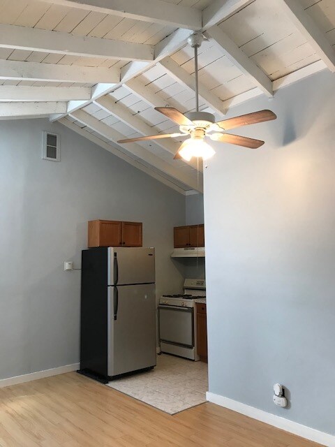 Primary Photo - 330 N Beachwood Dr