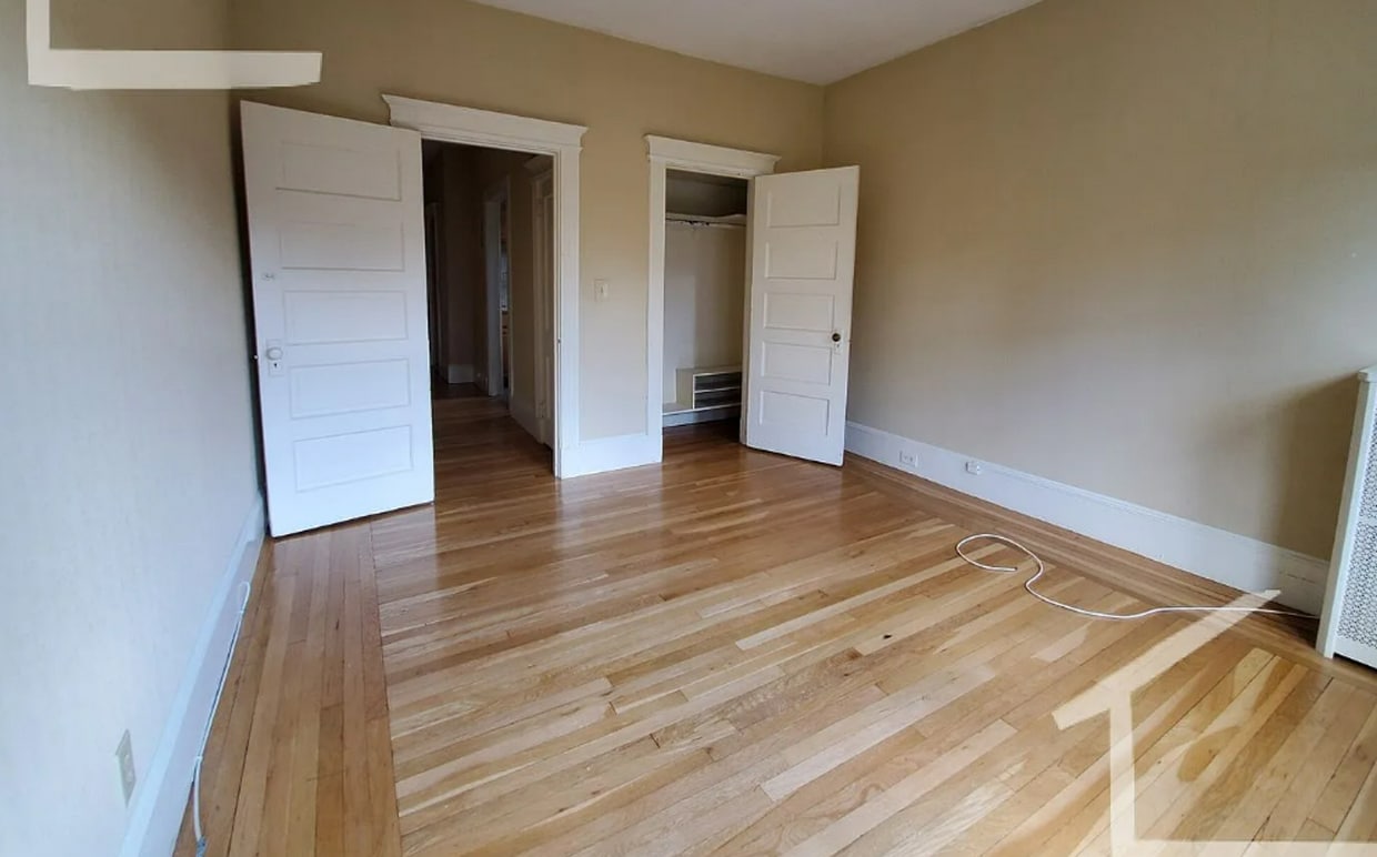 Charming 4.5 Bedroom - Charming 3 Bedroom