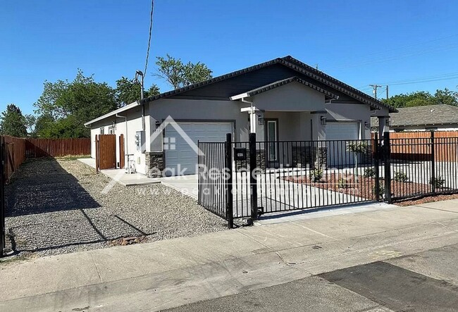 Foto del edificio - A Beautiful Sacramento 2bd/2ba Duplex with...