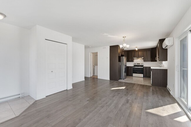 Building Photo - 514 Plateau Boulevard