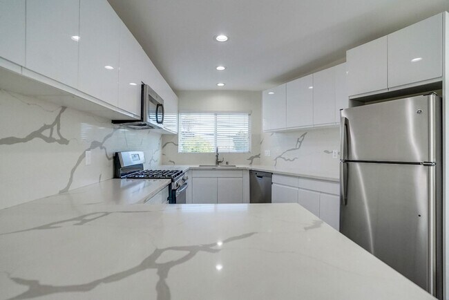 Building Photo - 715 N Marlborough Ave