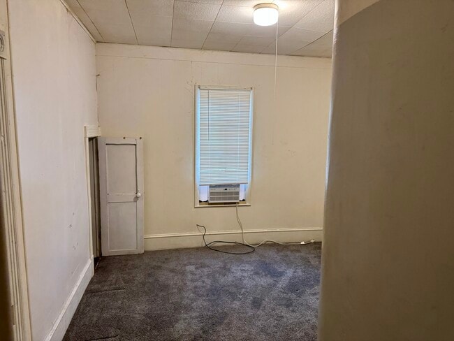 Building Photo - 914 8th Ave S