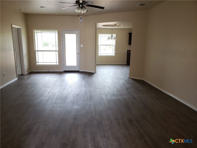 Building Photo - 704 Liberty Valley Dr