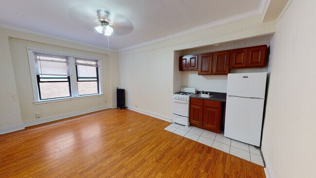 Foto del edificio - 6165 N Winthrop Ave