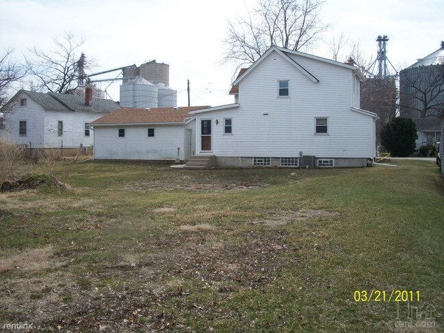 Building Photo - 240 W North St