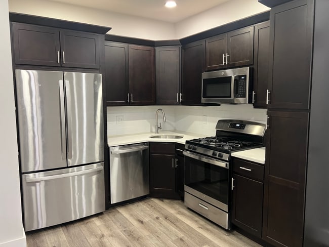 Building Photo - 369 Haverhill St