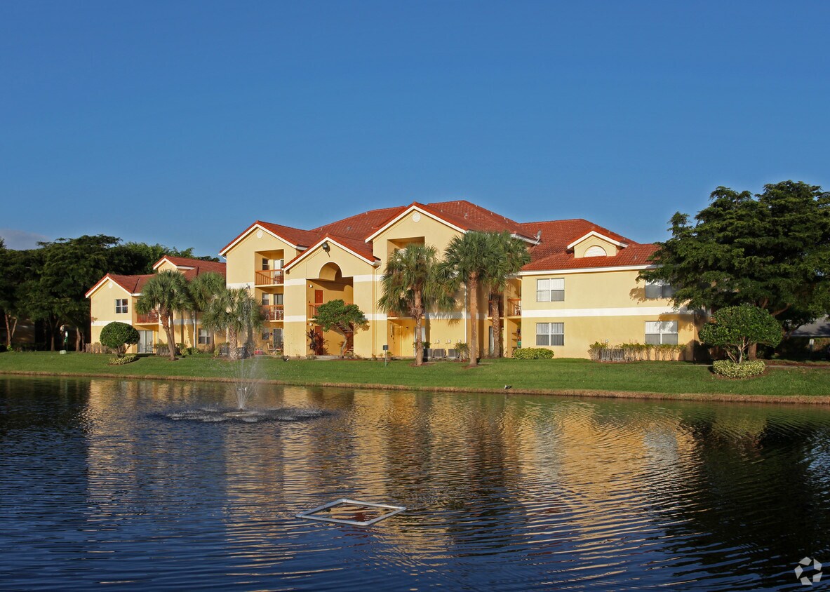 South Palm Place Condominium Homes Apartments in Tamarac, FL