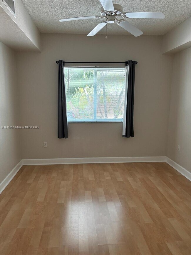 Foto del edificio - 6001 SW 70th St
