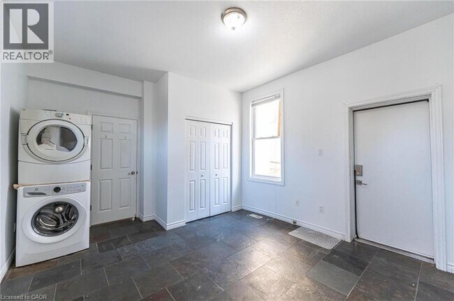 Building Photo - 265 Main St W