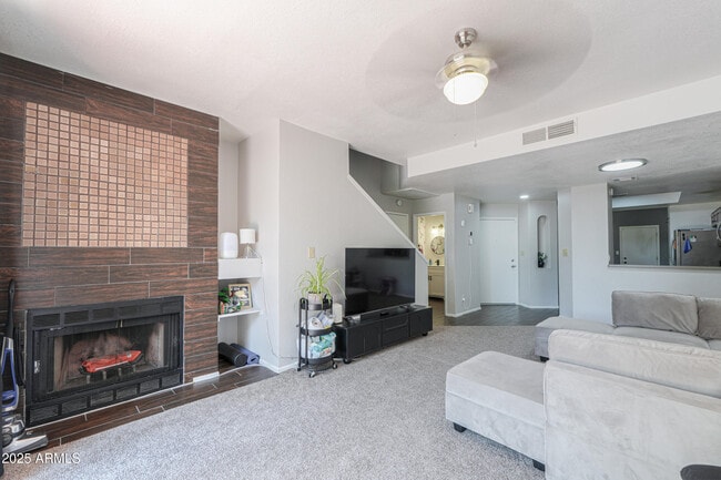 Building Photo - 6550 N 47th Ave