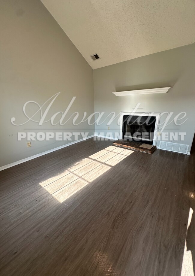 Building Photo - Lovely Home for Rent in East Memphis Area