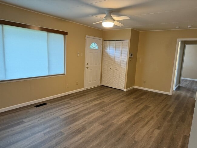 Building Photo - 8020 Carlsbad Dr
