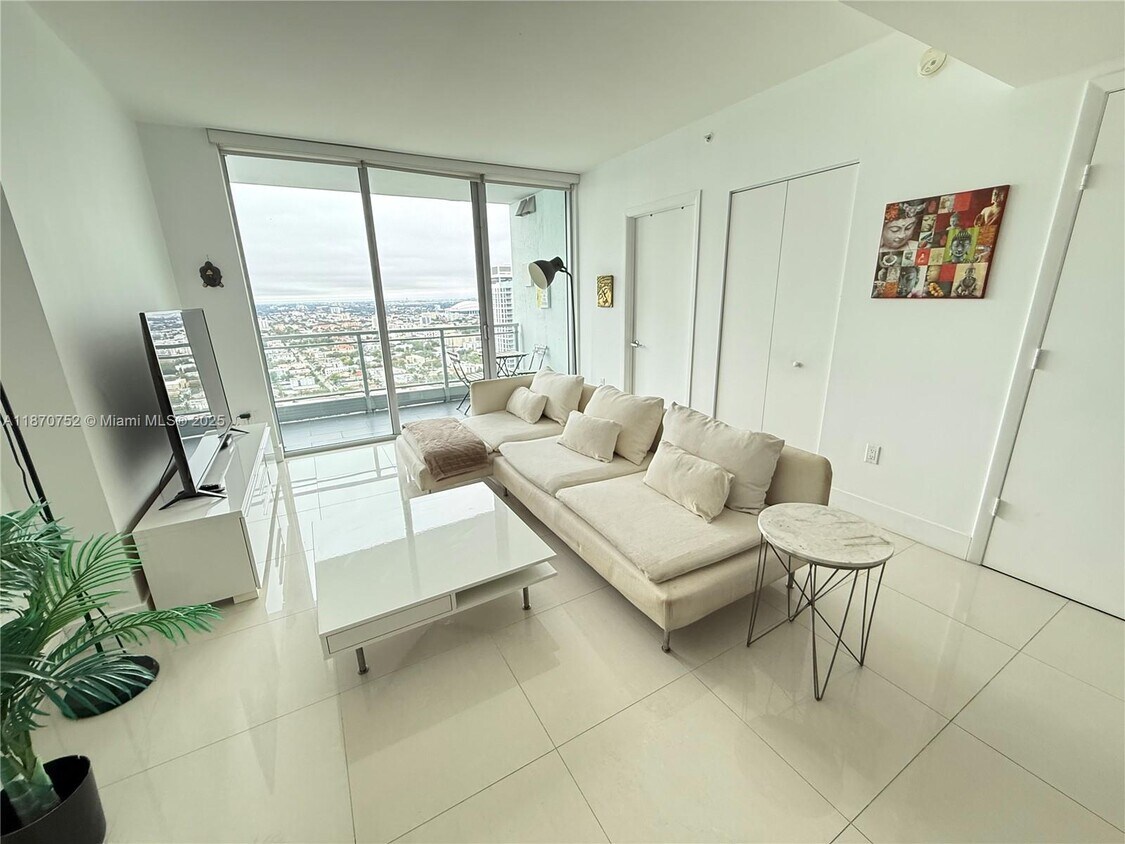 Foto principal - 92 SW 3rd St