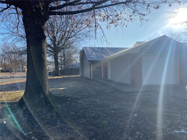 Building Photo - 421 N 35th St