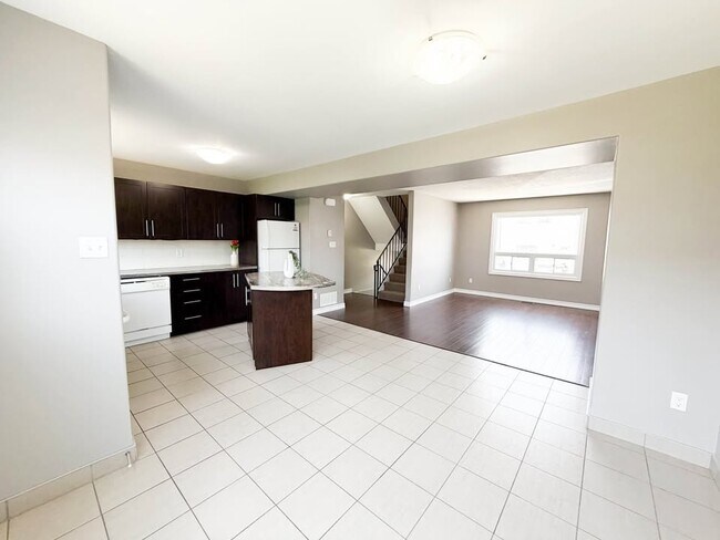 Photo du bâtiment - 1717 Lansing Ave