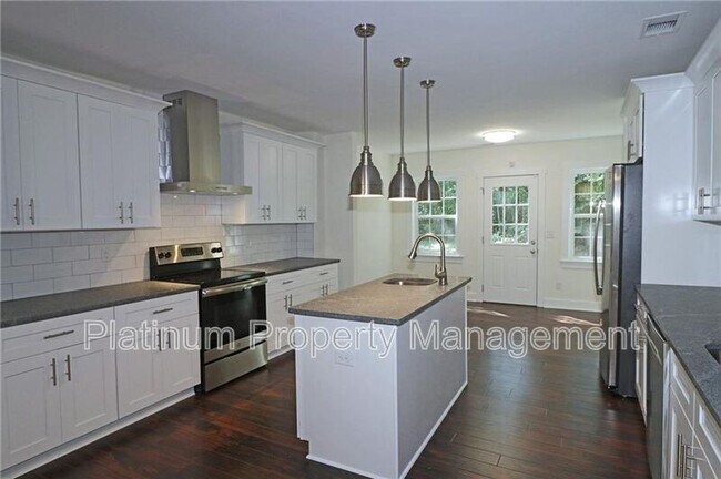 Foto del edificio - 544 Erin Ave SW