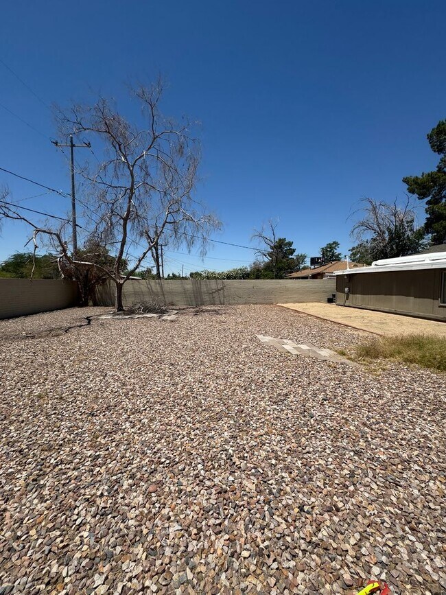 Foto del edificio - 3 BEDROOM HOME IN PHOENIX