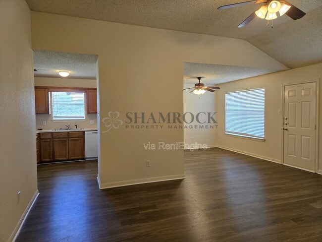 Building Photo - 408 Connie Dr