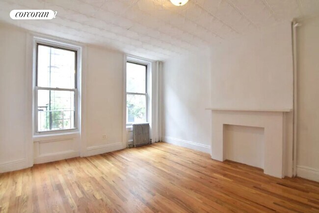 Building Photo - 16 Tiffany Pl