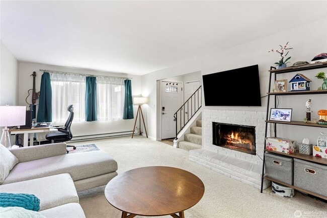 Building Photo - Lake Forest Park Duplex 2 bed/1.5 Bath