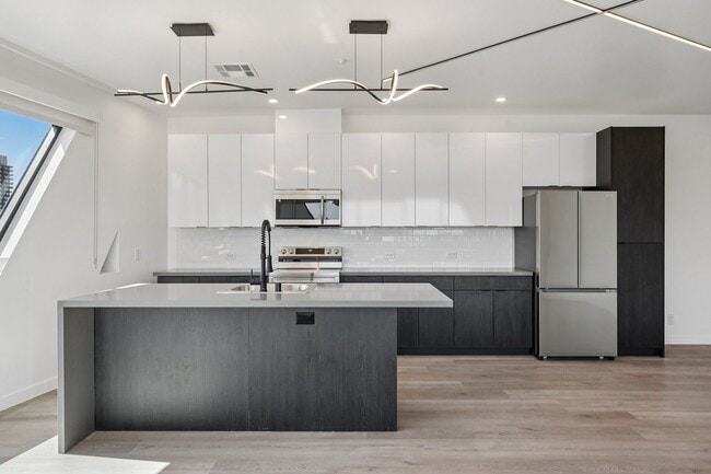 Interior Photo - Rainbow Road