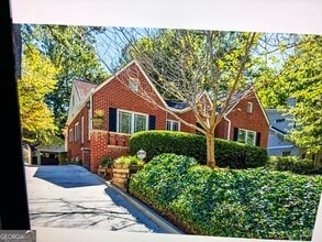 Building Photo - 707 Cumberland Rd NE