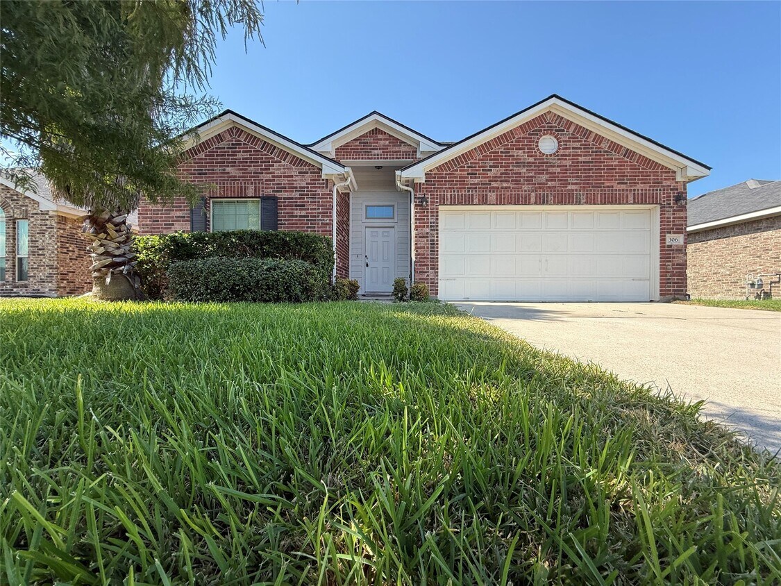 Foto principal - 306 Edgewater Park Dr