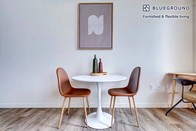 Foto del edificio - 11011 NE 9th St