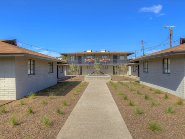 Building Photo - 746 W Turney Ave, Apt 8