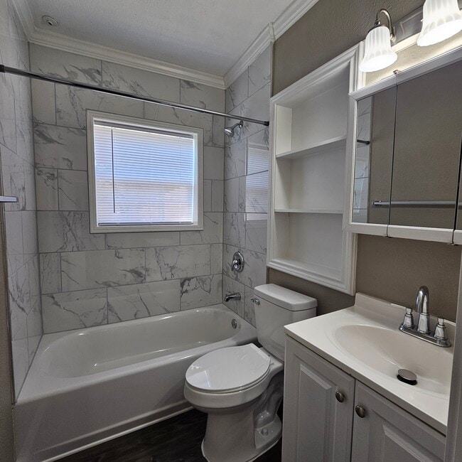 Building Photo - 10121 Kilarney Dr