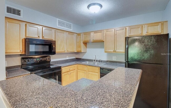 Building Photo - 415 Lakepointe Dr