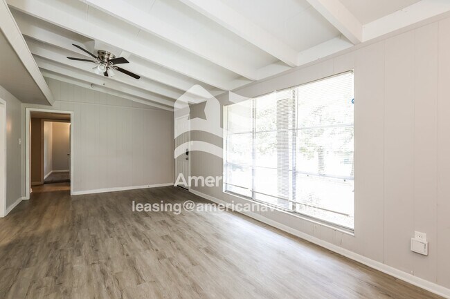 Foto del edificio - 2854 Revere St