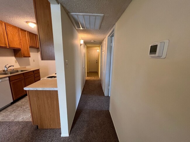 Building Photo - 928