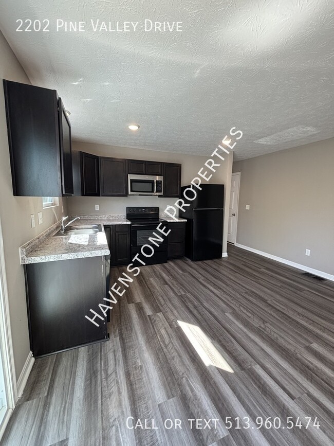 Building Photo - 2202 Pine Valley Dr