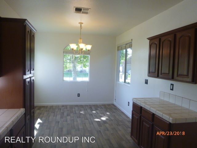 Building Photo - 5701 Gold Poppy Way