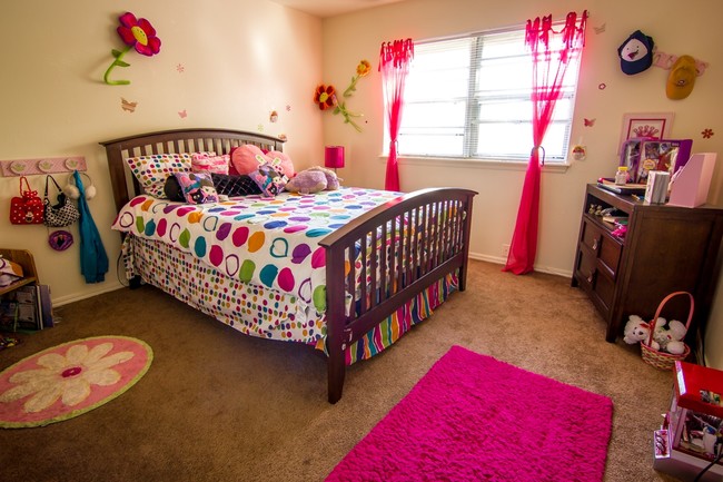 Bedroom - College View Apartments